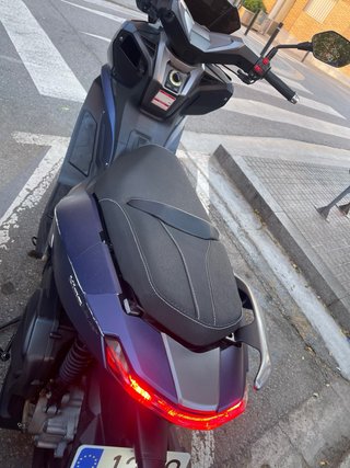 Moto Scooter 125cc 2024 Azul con mando adistancia