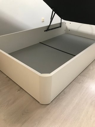 Canapé de madera y tela beige