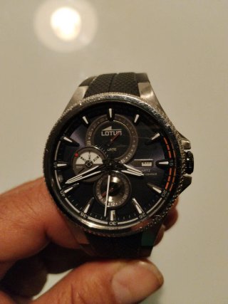 Reloj Lotus azul marino y plateado