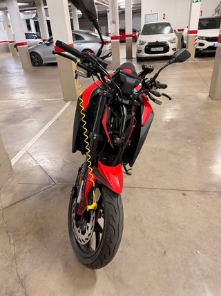 Rieju NKD 125 Roja y Blanca