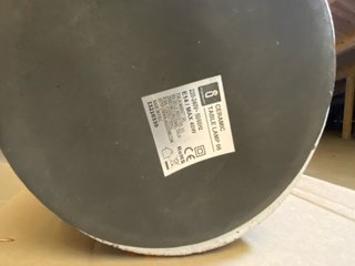 Lampada ceramica decorata con paralume tessuto