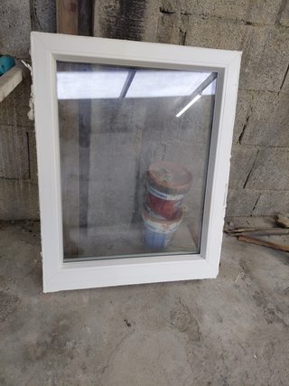 Ventana fija blanca de PVC