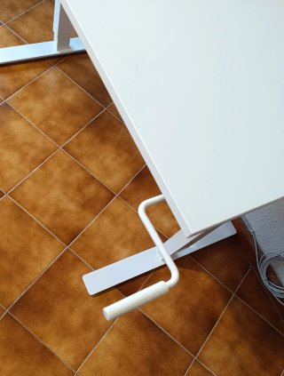 Escritorio elevable IKEA "Trotten"
