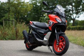 Aprilia SR GT 200 Scooter Negra/Roja Está nueva