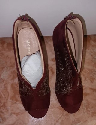 Botines de tacón con pedrería