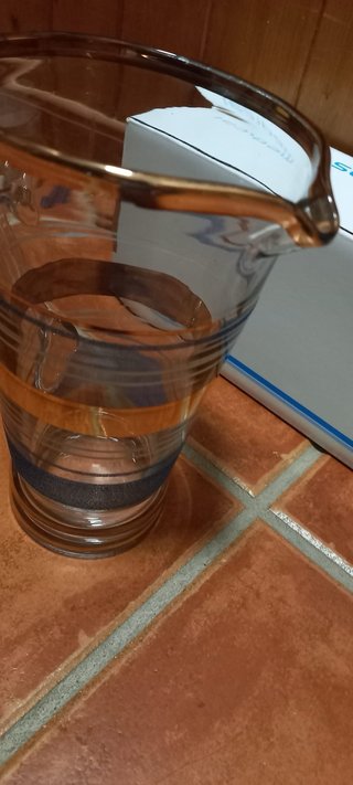 Jarra de cristal vintage con rayas