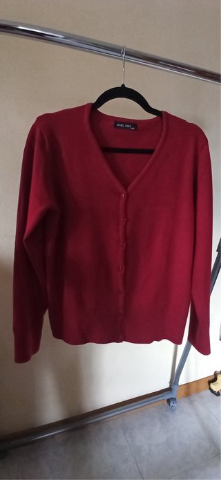3 Chaquetas de punto rojas y grises