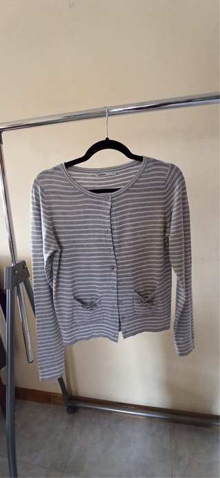 3 Chaquetas de punto rojas y grises