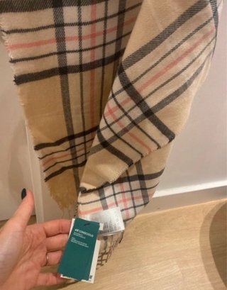 Bufanda H&M cuadros beige rosa nueva con etiqueta.