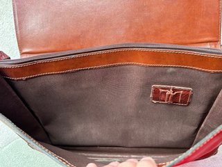 Maletín con partes de cuero marrón para trabajo