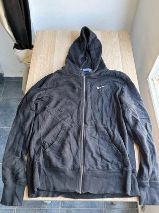 Sudadera Nike con cremallera negra