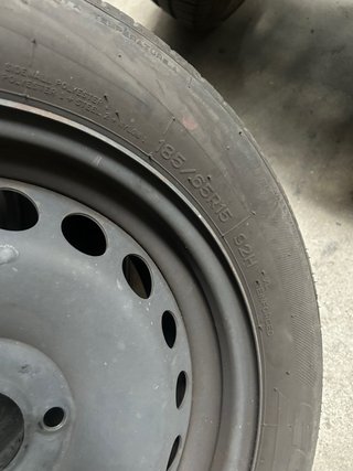 4 Neumáticos 185/65R15 92H + 3 Tapacubos