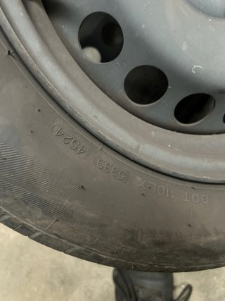 4 Neumáticos 185/65R15 92H + 3 Tapacubos