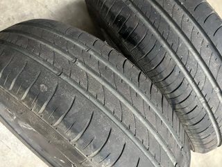 4 Neumáticos 185/65R15 92H + 3 Tapacubos