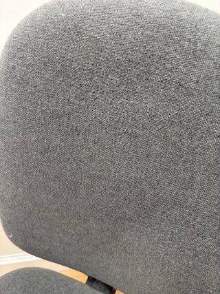 Silla de oficina giratoria gris