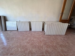 Radiatori in metallo bianchi
