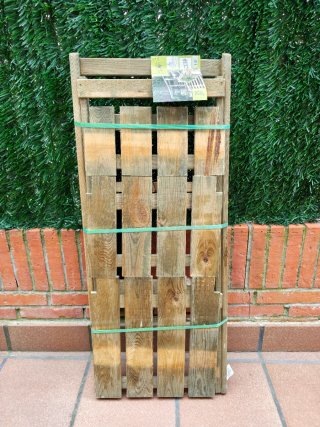 Estantería de madera para exterior