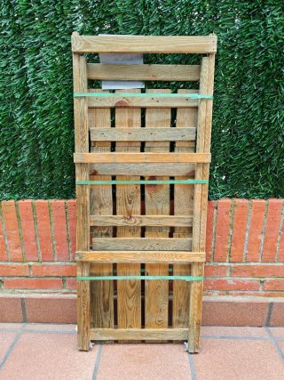Estantería de madera para exterior