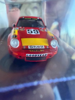 Spark 1:64 Porsche 911 Rojo le mans