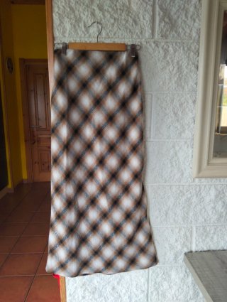 Falda Stradivarius cuadros marrón y blanco