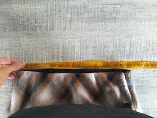 Falda Stradivarius cuadros marrón y blanco