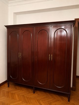Dormitorio completo madera maciza y mármol.