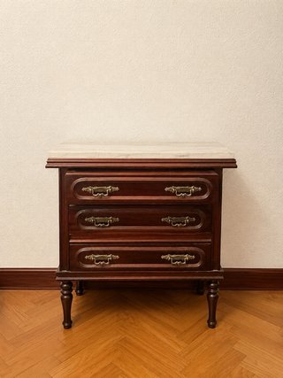 Dormitorio completo madera maciza y mármol.