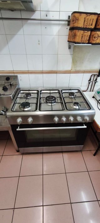 Cocina Industrial con Horno