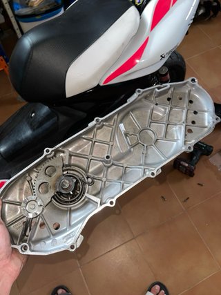 Yamaha Aerox 49cc Blanca y Rosa
