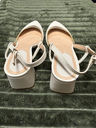 Sandalias blancas punta tacon