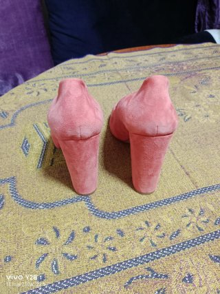 Zapatos de tacón rosa ante