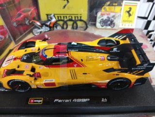 Coche a escala 1:18 Ferrari