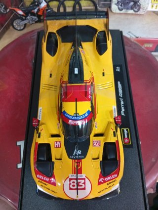 Coche a escala 1:18 Ferrari