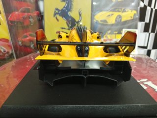 Coche a escala 1:18 Ferrari