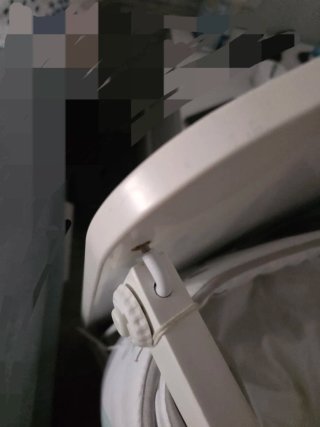 Cuna de bebé con protector de elefantes