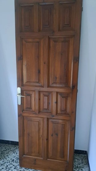 Puerta madera maciza