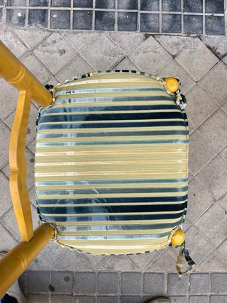 Silla de madera con asiento de enea
