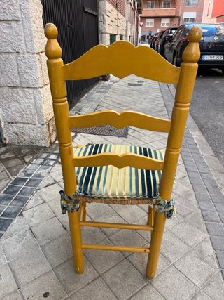 Silla de madera con asiento de enea