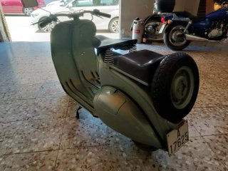 Vespa 125 N Clásica Verde año 1953 Primer modelo