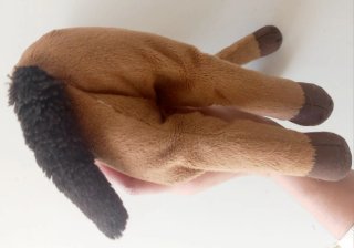 Muñeco caballo peluche marrón