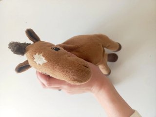 Muñeco caballo peluche marrón