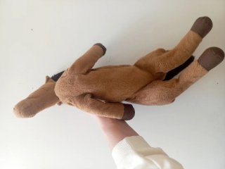 Muñeco caballo peluche marrón