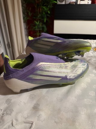 Botas de fútbol Adidas verdes y moradas F50 alta g