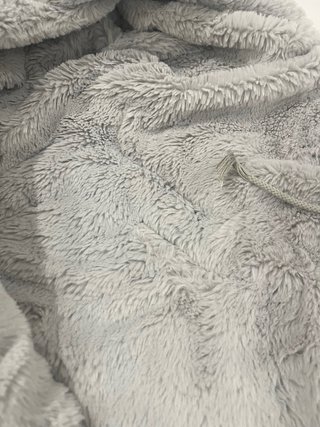 Saco para capazo gris con forro de pelo