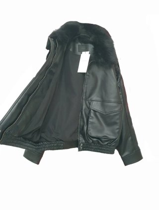 Chaqueta negra "detachable collar"