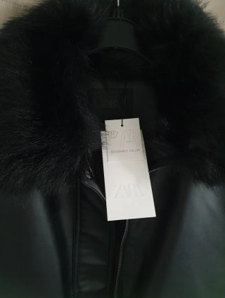 Chaqueta negra "detachable collar"