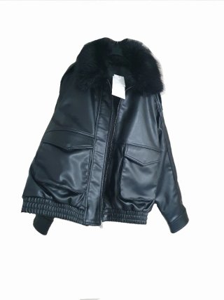 Chaqueta negra "detachable collar"
