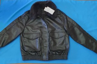Chaqueta negra "detachable collar"