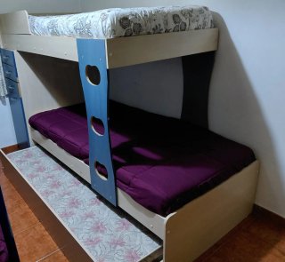 Litera madera con tres camas