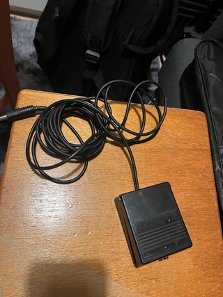 Yamaha Piaggero NP-12 + pedal y atril